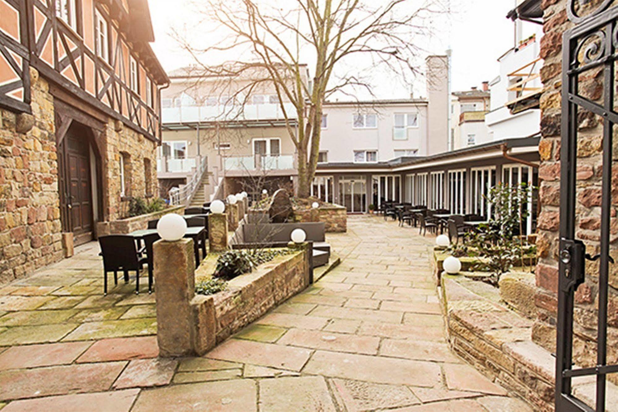 Hotel Palatina "Hotel-Restaurant" Neustadt an der Weinstrasse Exterior photo